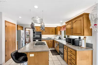 2795 NE Lorie Dr, Hillsboro, OR 97124 - Photo 14