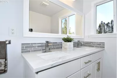 14915 SE Woodward St, Portland, OR 97236 - Photo 28