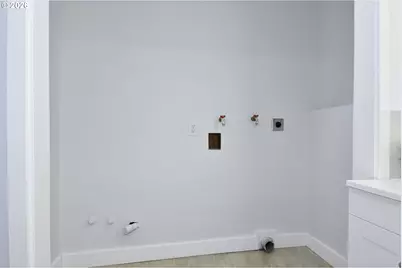 14915 SE Woodward St, Portland, OR 97236 - Photo 34