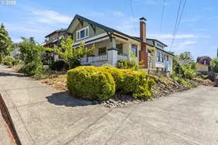 837 SE Blakeley Ave, Roseburg, OR 97470 - Photo 2