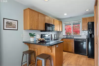 1029 SW View Crest Dr, Dundee, OR 97115 - Photo 12