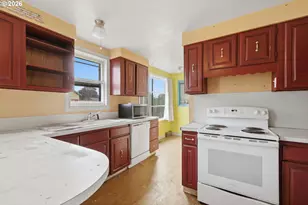 2315 8th St, Tillamook, OR 97141 - Photo 10