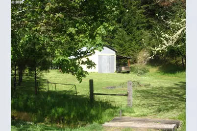 1090 E Willis Creek Rd, Winston, OR 97496 - Photo 14