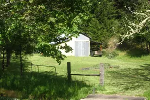 1090 E Willis Creek Rd, Winston, OR 97496 - Photo 14