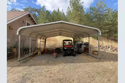 1090 E Willis Creek Rd, Winston, OR 97496 - Photo 6