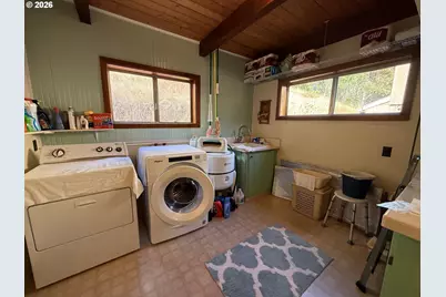 1090 E Willis Creek Rd, Winston, OR 97496 - Photo 32