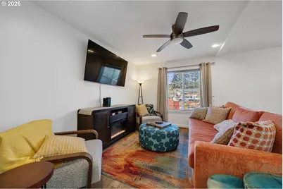 17 NW 6th Pl, Warrenton, OR 97146 - Photo 6