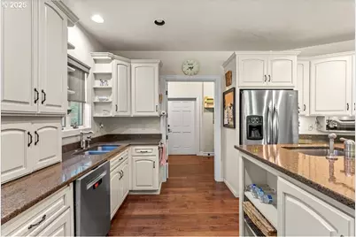 39889 McDowell Creek Dr, Lebanon, OR 97355 - Photo 24