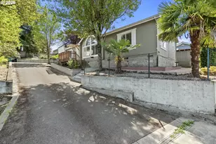 3228 NE Lombard St, Portland, OR 97211 - Photo 2