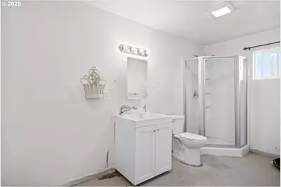 557 Plat B Rd, Sutherlin, OR 97479 - Photo 20