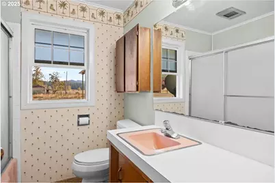 557 Plat B Rd, Sutherlin, OR 97479 - Photo 8