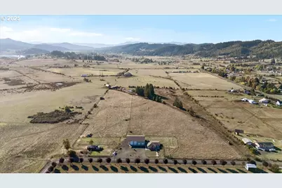 557 Plat B Rd, Sutherlin, OR 97479 - Photo 24