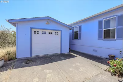 230 Owyhee Ln, Roseburg, OR 97471 - Photo 38