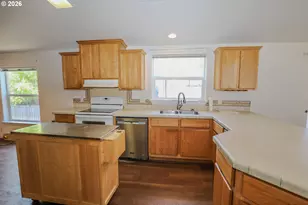 230 Owyhee Ln, Roseburg, OR 97471 - Photo 16