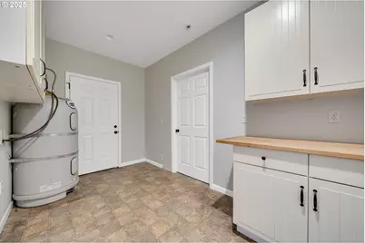 1806 8th St, Tillamook, OR 97141 - Photo 22