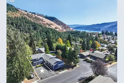 653 NE Snohomish Ave, White Salmon, WA 98672 - Photo 2