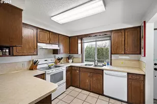 1429 Delrose Ave, Springfield, OR 97477 - Photo 2