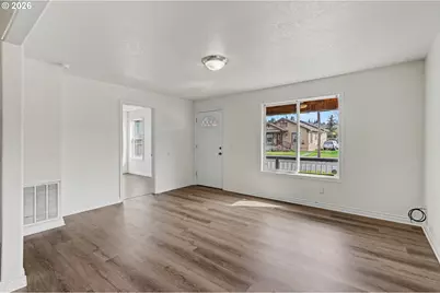 407 Jersey St, Silverton, OR 97381 - Photo 8
