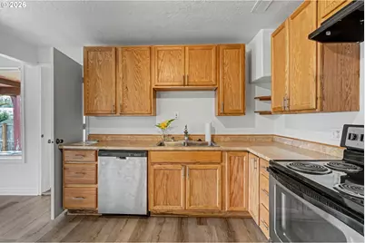 407 Jersey St, Silverton, OR 97381 - Photo 12