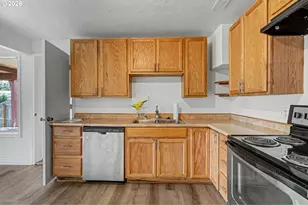 407 Jersey St, Silverton, OR 97381 - Photo 12