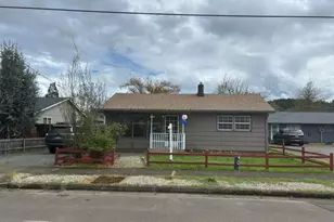 830 S 7th St, Cottage Grove, OR 97424 - Photo 1
