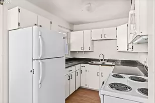 830 S 7th St, Cottage Grove, OR 97424 - Photo 16