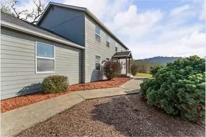 3257 NE Follett St, Roseburg, OR 97470 - Photo 2