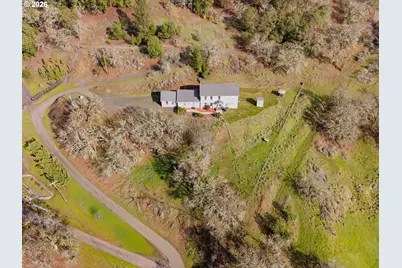 3257 NE Follett St, Roseburg, OR 97470 - Photo 4