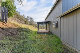 3257 NE Follett St, Roseburg, OR 97470 - Photo 10