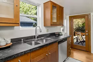 6126 NE 12th Ave, Portland, OR 97211 - Photo 8