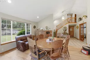 39692 Lacomb Dr, Lebanon, OR 97355 - Photo 12