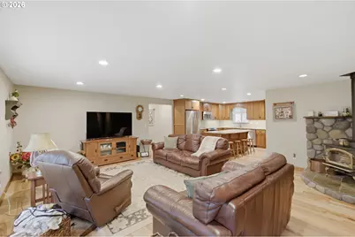 39692 Lacomb Dr, Lebanon, OR 97355 - Photo 8