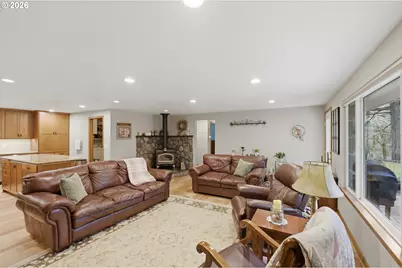 39692 Lacomb Dr, Lebanon, OR 97355 - Photo 10