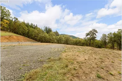 800 SE 5th St, Oakland, OR 97462 - Photo 6