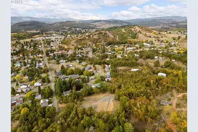 800 SE 5th St, Oakland, OR 97462 - Photo 16