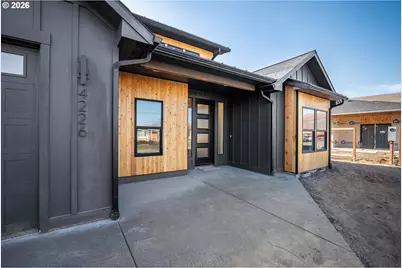 4226 SW Kirk Ave, Pendleton, OR 97801 - Photo 2