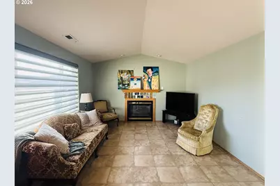780 SE Redwood Ave, Myrtle Creek, OR 97457 - Photo 6