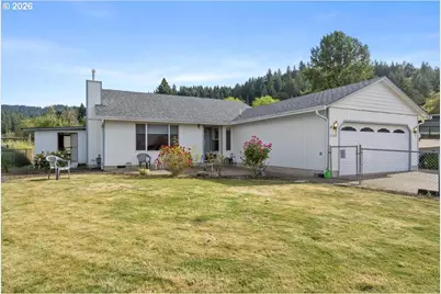 780 SE Redwood Ave, Myrtle Creek, OR 97457 - Photo 2