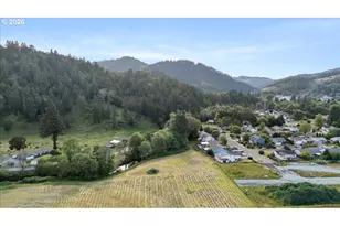 780 SE Redwood Ave, Myrtle Creek, OR 97457 - Photo 30