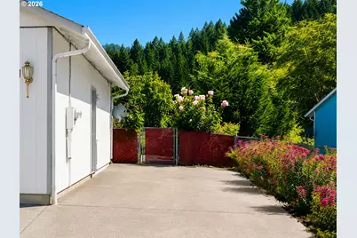 780 SE Redwood Ave, Myrtle Creek, OR 97457 - Photo 4