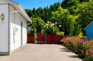780 SE Redwood Ave, Myrtle Creek, OR 97457 - Photo 4