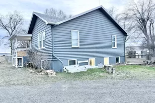 4308 NE Collins Dr, Madras, OR 97741 - Photo 2