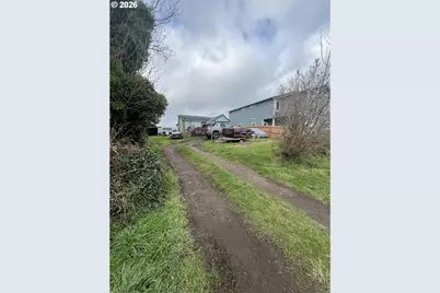 262 N Marple St, Coos Bay, OR 97420 - Photo 2