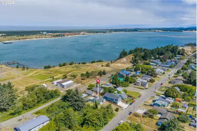 262 N Marple St, Coos Bay, OR 97420 - Photo 36