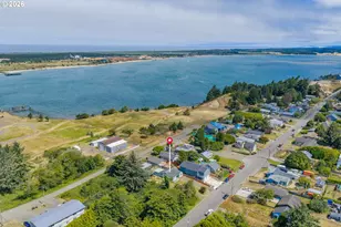 262 N Marple St, Coos Bay, OR 97420 - Photo 36