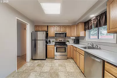 1833 NE 157th Ave, Portland, OR 97230 - Photo 12