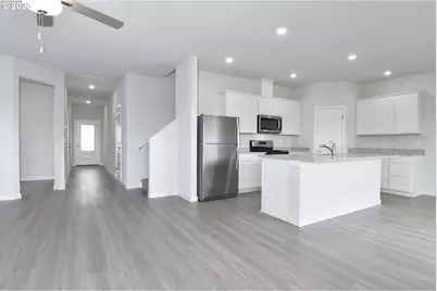 1393 Owl Ave, Woodburn, OR 97071 - Photo 2