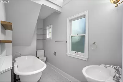 404 S Dakota St, Portland, OR 97239 - Photo 14