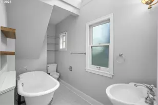 404 S Dakota St, Portland, OR 97239 - Photo 14