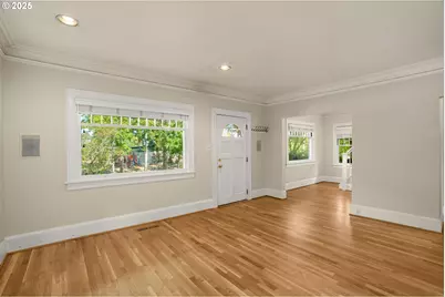 404 S Dakota St, Portland, OR 97239 - Photo 4